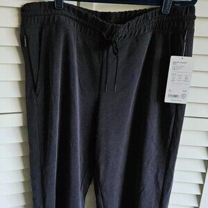 Athleta Seasoft Straight Crop- size large, color black NWT